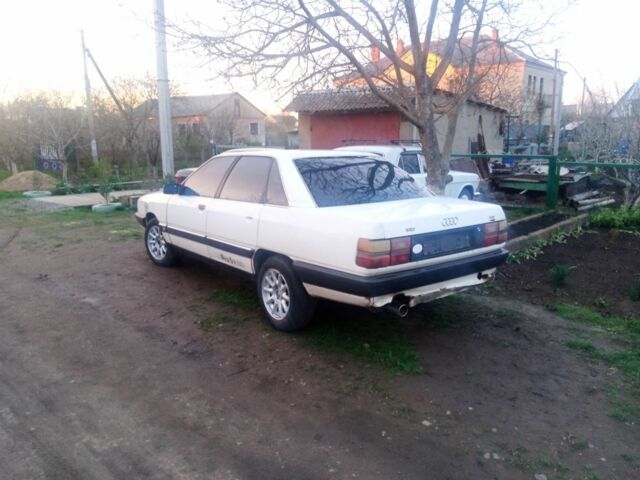 Белый Ауди 100, объемом двигателя 0 л и пробегом 350 тыс. км за 1300 $, фото 2 на Automoto.ua
