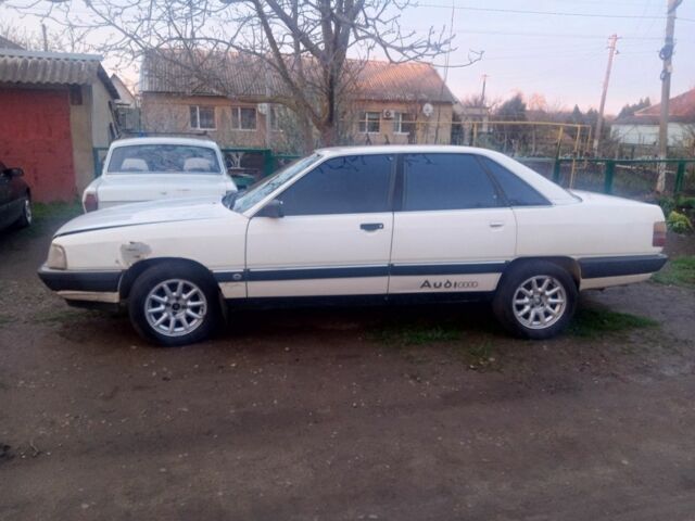 Белый Ауди 100, объемом двигателя 0 л и пробегом 350 тыс. км за 1300 $, фото 1 на Automoto.ua