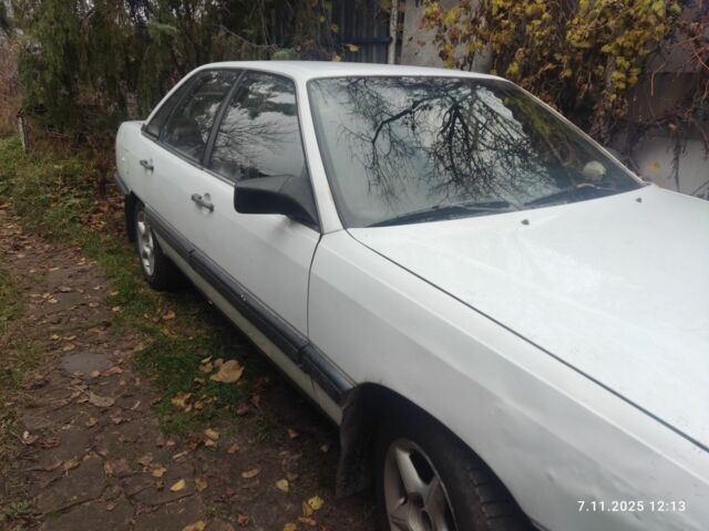 Белый Ауди 100, объемом двигателя 1.8 л и пробегом 380 тыс. км за 1300 $, фото 1 на Automoto.ua