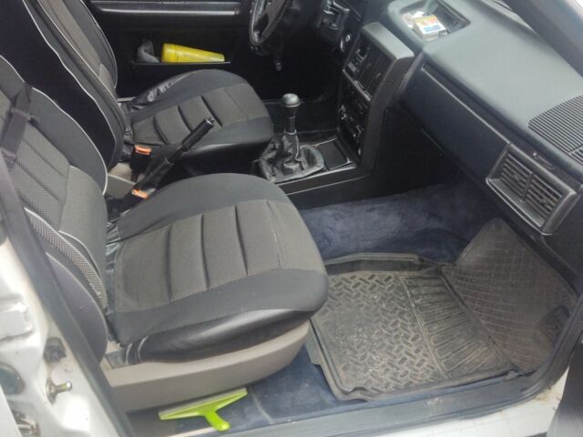 Белый Ауди 100, объемом двигателя 1.8 л и пробегом 380 тыс. км за 1300 $, фото 4 на Automoto.ua