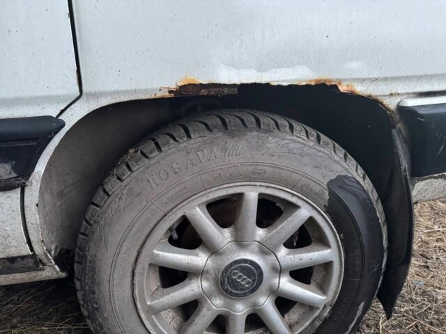 Белый Ауди 100, объемом двигателя 2 л и пробегом 400 тыс. км за 700 $, фото 4 на Automoto.ua