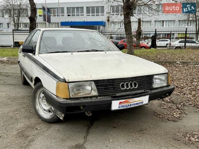 Белый Ауди 100, объемом двигателя 2 л и пробегом 249 тыс. км за 690 $, фото 2 на Automoto.ua