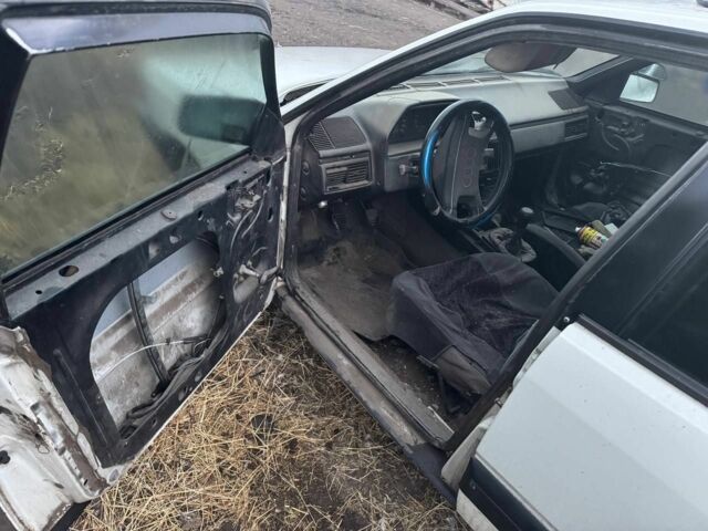 Белый Ауди 100, объемом двигателя 2 л и пробегом 400 тыс. км за 700 $, фото 3 на Automoto.ua