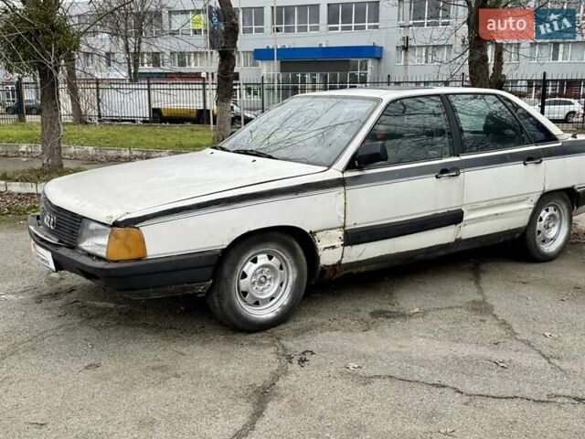 Белый Ауди 100, объемом двигателя 2 л и пробегом 249 тыс. км за 690 $, фото 4 на Automoto.ua