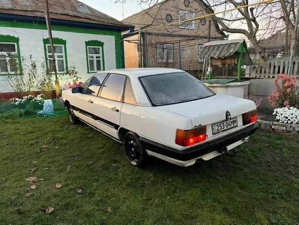 Белый Ауди 100, объемом двигателя 1.8 л и пробегом 3 тыс. км за 781 $, фото 4 на Automoto.ua