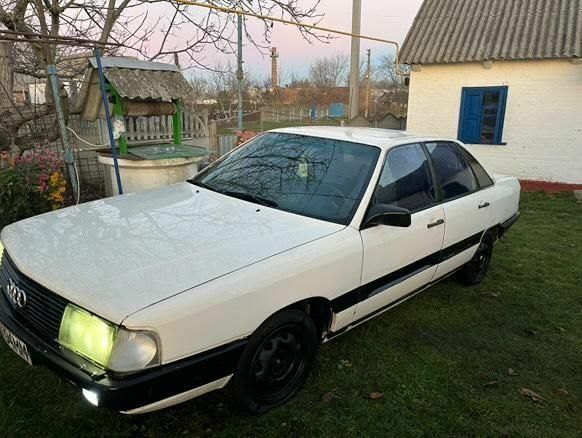 Белый Ауди 100, объемом двигателя 1.8 л и пробегом 3 тыс. км за 781 $, фото 1 на Automoto.ua