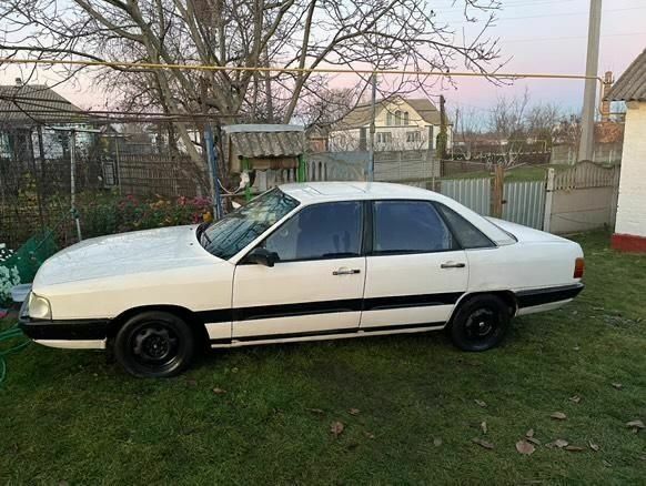 Белый Ауди 100, объемом двигателя 1.8 л и пробегом 3 тыс. км за 781 $, фото 2 на Automoto.ua