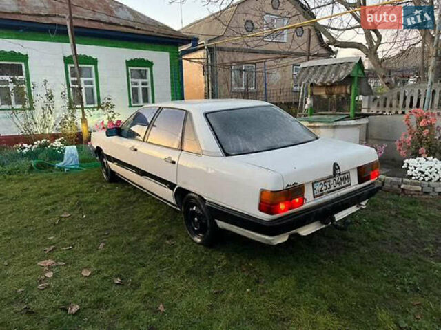 Белый Ауди 100, объемом двигателя 1.8 л и пробегом 300 тыс. км за 779 $, фото 3 на Automoto.ua