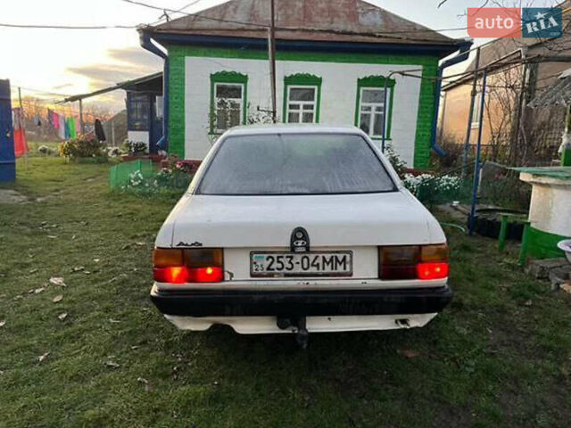 Белый Ауди 100, объемом двигателя 1.8 л и пробегом 300 тыс. км за 779 $, фото 4 на Automoto.ua