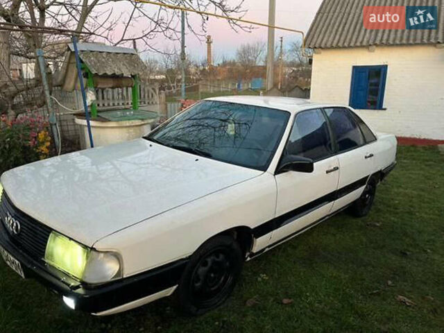 Белый Ауди 100, объемом двигателя 1.8 л и пробегом 300 тыс. км за 779 $, фото 1 на Automoto.ua