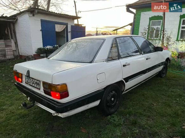 Белый Ауди 100, объемом двигателя 1.8 л и пробегом 300 тыс. км за 779 $, фото 5 на Automoto.ua