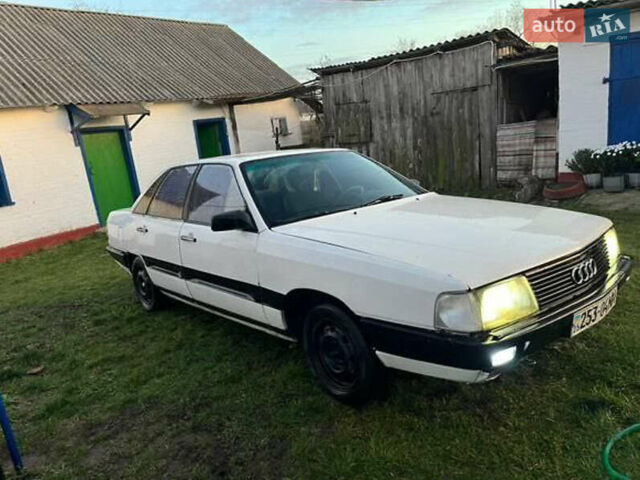 Белый Ауди 100, объемом двигателя 1.8 л и пробегом 300 тыс. км за 779 $, фото 6 на Automoto.ua