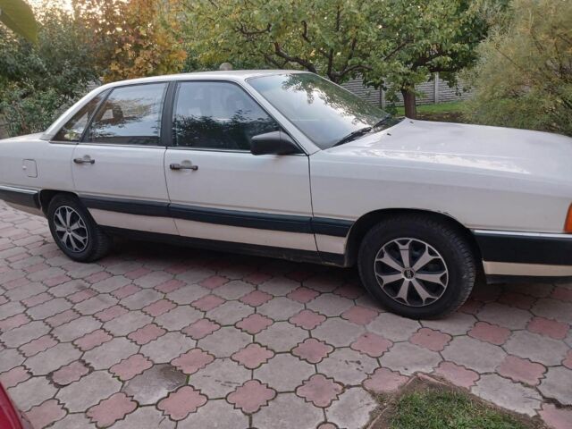 Белый Ауди 100, объемом двигателя 2.1 л и пробегом 170 тыс. км за 2100 $, фото 2 на Automoto.ua