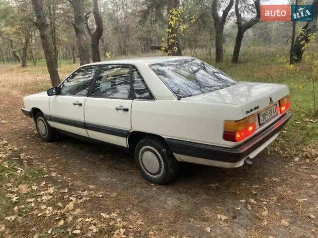 Белый Ауди 100, объемом двигателя 1.8 л и пробегом 200 тыс. км за 1850 $, фото 9 на Automoto.ua