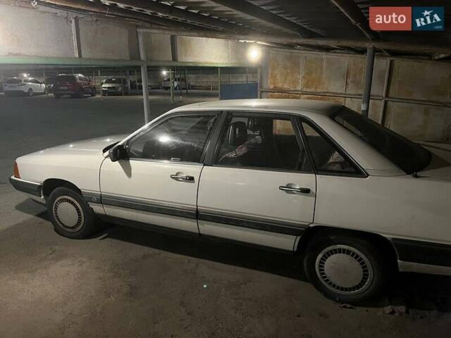 Белый Ауди 100, объемом двигателя 1.8 л и пробегом 300 тыс. км за 2000 $, фото 2 на Automoto.ua