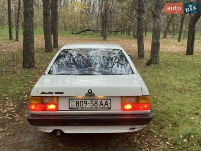 Белый Ауди 100, объемом двигателя 1.8 л и пробегом 200 тыс. км за 1850 $, фото 8 на Automoto.ua