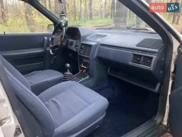 Белый Ауди 100, объемом двигателя 1.8 л и пробегом 200 тыс. км за 1850 $, фото 14 на Automoto.ua