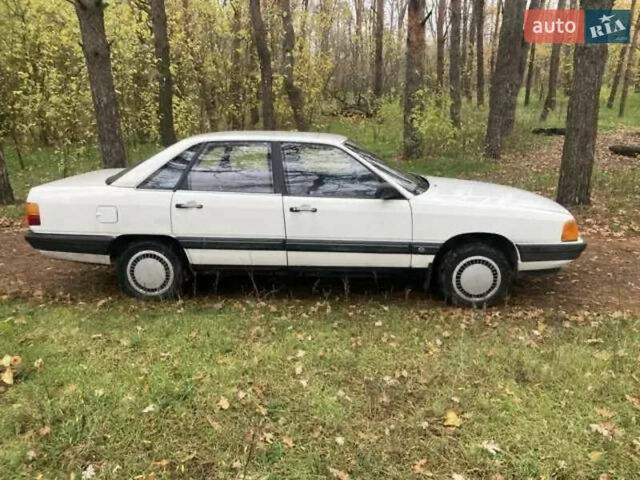 Белый Ауди 100, объемом двигателя 1.8 л и пробегом 200 тыс. км за 1850 $, фото 6 на Automoto.ua