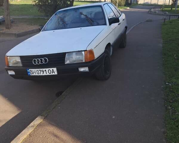 Білий Ауді 100, об'ємом двигуна 2.3 л та пробігом 200 тис. км за 900 $, фото 1 на Automoto.ua