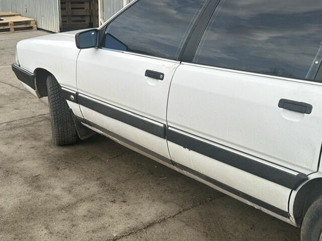 Белый Ауди 100, объемом двигателя 2.2 л и пробегом 450 тыс. км за 1500 $, фото 1 на Automoto.ua