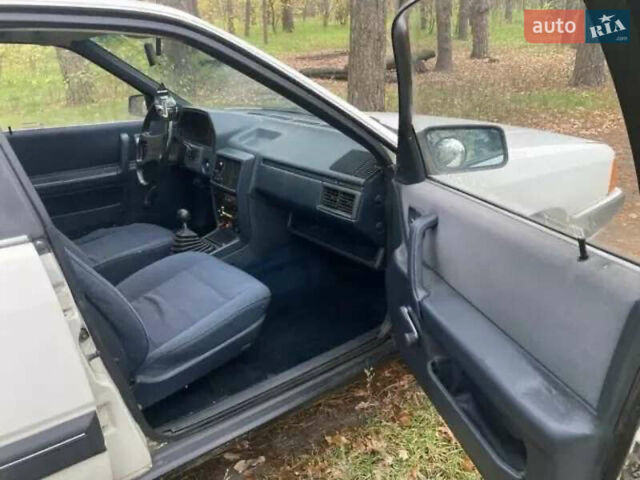 Белый Ауди 100, объемом двигателя 1.8 л и пробегом 200 тыс. км за 1850 $, фото 13 на Automoto.ua