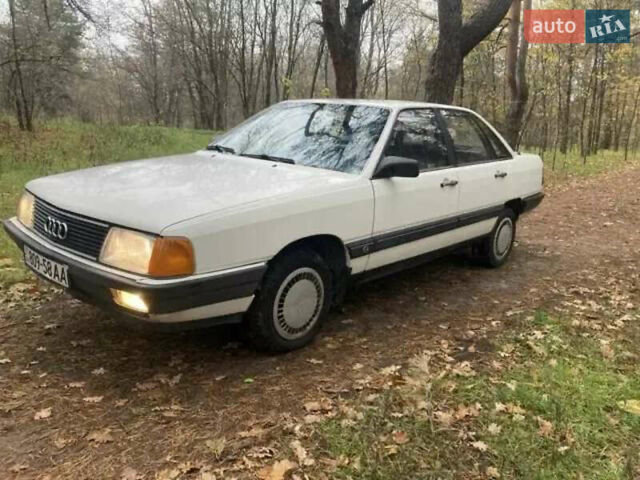 Белый Ауди 100, объемом двигателя 1.8 л и пробегом 200 тыс. км за 1850 $, фото 5 на Automoto.ua