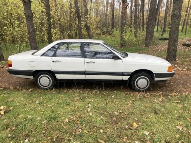 Білий Ауді 100, об'ємом двигуна 1.8 л та пробігом 198 тис. км за 1999 $, фото 5 на Automoto.ua