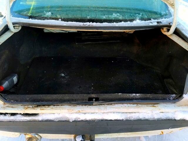 Білий Ауді 100, об'ємом двигуна 1.8 л та пробігом 232 тис. км за 650 $, фото 5 на Automoto.ua