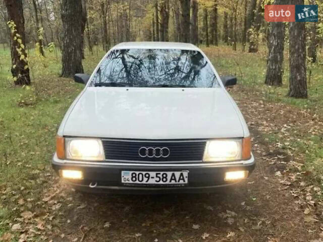 Белый Ауди 100, объемом двигателя 1.8 л и пробегом 200 тыс. км за 1850 $, фото 2 на Automoto.ua