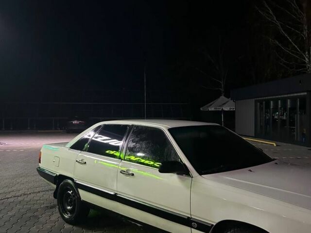 Білий Ауді 100, об'ємом двигуна 2.2 л та пробігом 401 тис. км за 1700 $, фото 1 на Automoto.ua