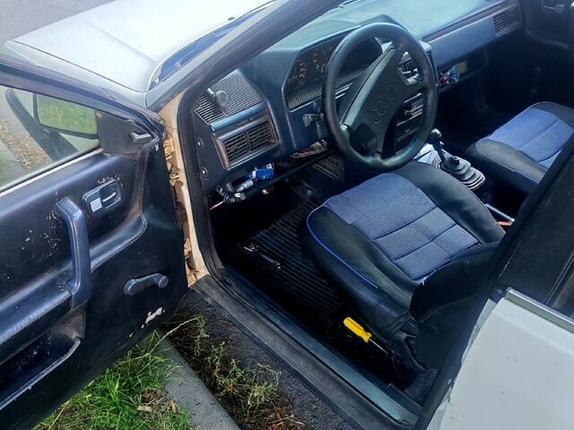 Білий Ауді 100, об'ємом двигуна 1.8 л та пробігом 200 тис. км за 600 $, фото 4 на Automoto.ua