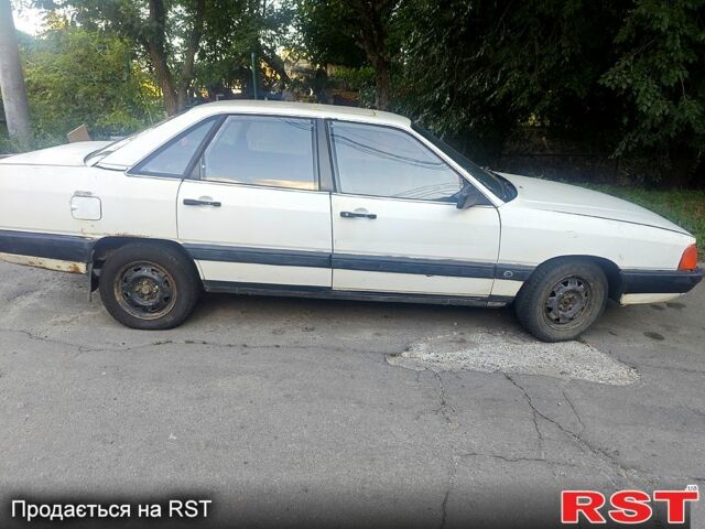 Білий Ауді 100, об'ємом двигуна 1.8 л та пробігом 200 тис. км за 600 $, фото 6 на Automoto.ua