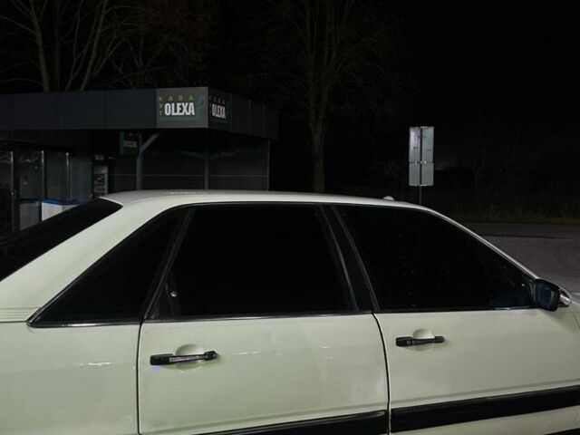 Білий Ауді 100, об'ємом двигуна 2.2 л та пробігом 401 тис. км за 1700 $, фото 4 на Automoto.ua