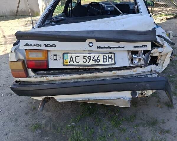 Белый Ауди 100, объемом двигателя 1.78 л и пробегом 150 тыс. км за 600 $, фото 1 на Automoto.ua