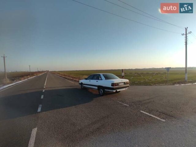 Белый Ауди 100, объемом двигателя 1.8 л и пробегом 350 тыс. км за 1150 $, фото 1 на Automoto.ua