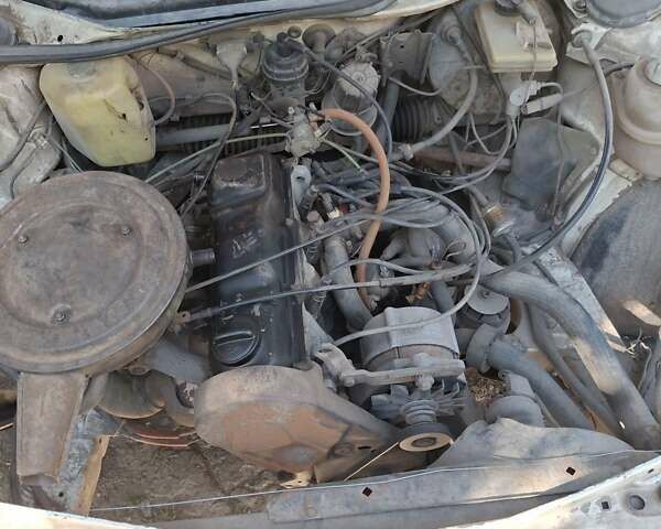 Белый Ауди 100, объемом двигателя 1.78 л и пробегом 150 тыс. км за 600 $, фото 6 на Automoto.ua