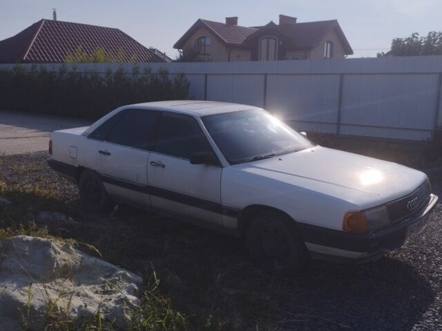Білий Ауді 100, об'ємом двигуна 2 л та пробігом 200 тис. км за 500 $, фото 2 на Automoto.ua