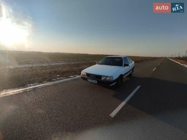 Белый Ауди 100, объемом двигателя 1.8 л и пробегом 350 тыс. км за 1150 $, фото 2 на Automoto.ua