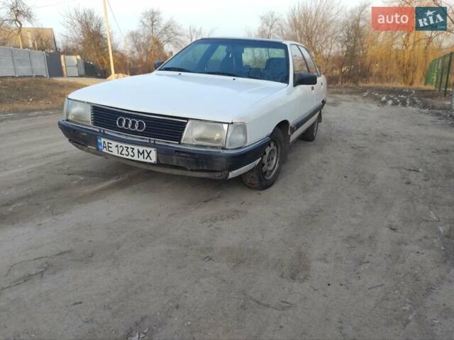 Белый Ауди 100, объемом двигателя 1.8 л и пробегом 350 тыс. км за 1150 $, фото 4 на Automoto.ua