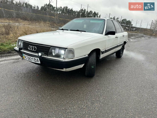 Білий Ауді 100, об'ємом двигуна 2.2 л та пробігом 400 тис. км за 1650 $, фото 4 на Automoto.ua