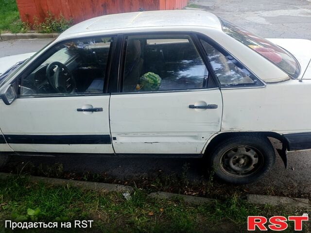 Білий Ауді 100, об'ємом двигуна 1.8 л та пробігом 200 тис. км за 600 $, фото 2 на Automoto.ua