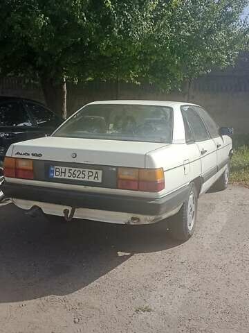 Ауди 100 1986 в Одессе на Automoto.ua Белый Ауди 100, объемом двигателя 1.99 л и пробегом 450 тыс. км за 850 $, фото 3 на Automoto.ua