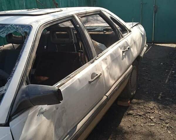 Белый Ауди 100, объемом двигателя 0 л и пробегом 256 тыс. км за 479 $, фото 3 на Automoto.ua