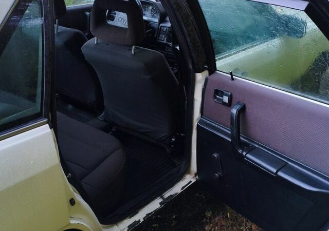 Белый Ауди 100, объемом двигателя 1.8 л и пробегом 450 тыс. км за 1800 $, фото 10 на Automoto.ua