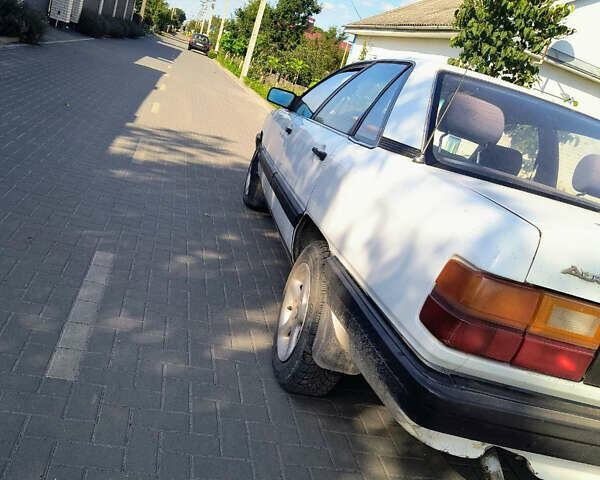 Белый Ауди 100, объемом двигателя 2 л и пробегом 150 тыс. км за 1000 $, фото 1 на Automoto.ua