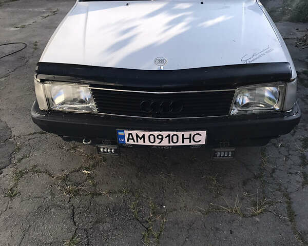 Белый Ауди 100, объемом двигателя 1.8 л и пробегом 286 тыс. км за 1050 $, фото 1 на Automoto.ua