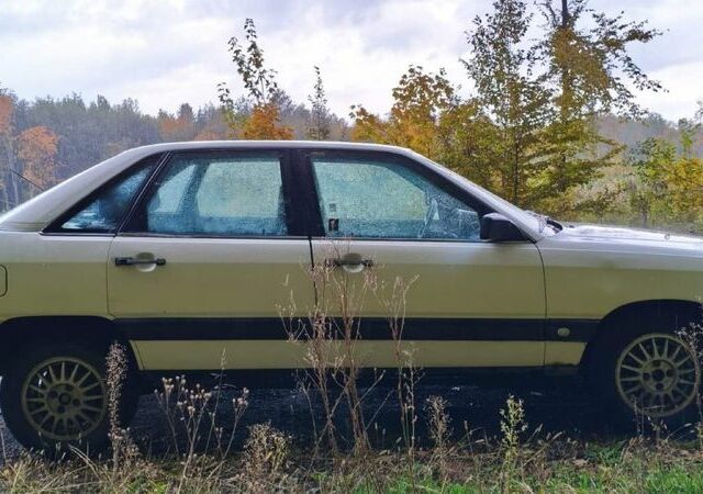 Белый Ауди 100, объемом двигателя 1.8 л и пробегом 450 тыс. км за 1800 $, фото 3 на Automoto.ua