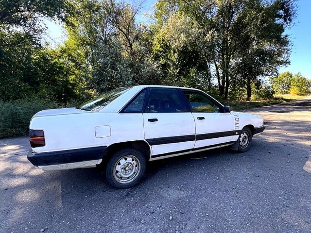 Белый Ауди 100, объемом двигателя 1.8 л и пробегом 0 тыс. км за 1500 $, фото 5 на Automoto.ua