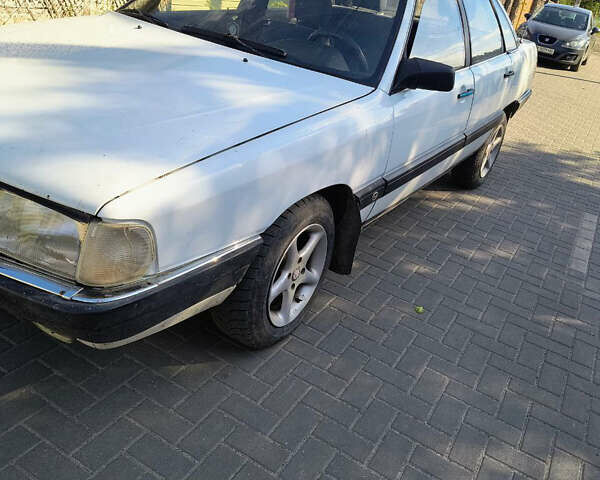 Белый Ауди 100, объемом двигателя 2 л и пробегом 150 тыс. км за 1000 $, фото 2 на Automoto.ua