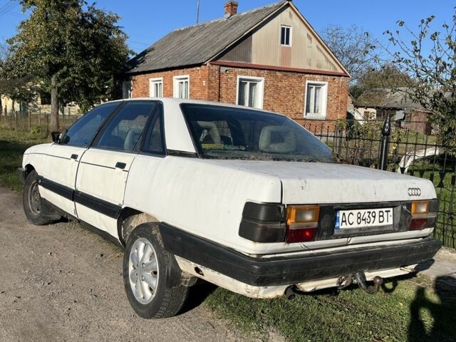 Белый Ауди 100, объемом двигателя 2.3 л и пробегом 300 тыс. км за 470 $, фото 5 на Automoto.ua